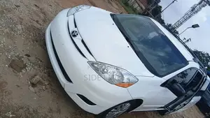 Toyota Sienna LE 2008 White
