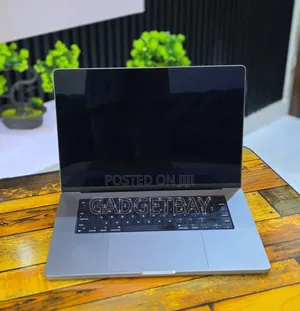 Laptop Apple MacBook Pro 2021 M1 16GB Apple M1 Pro SSD 512GB