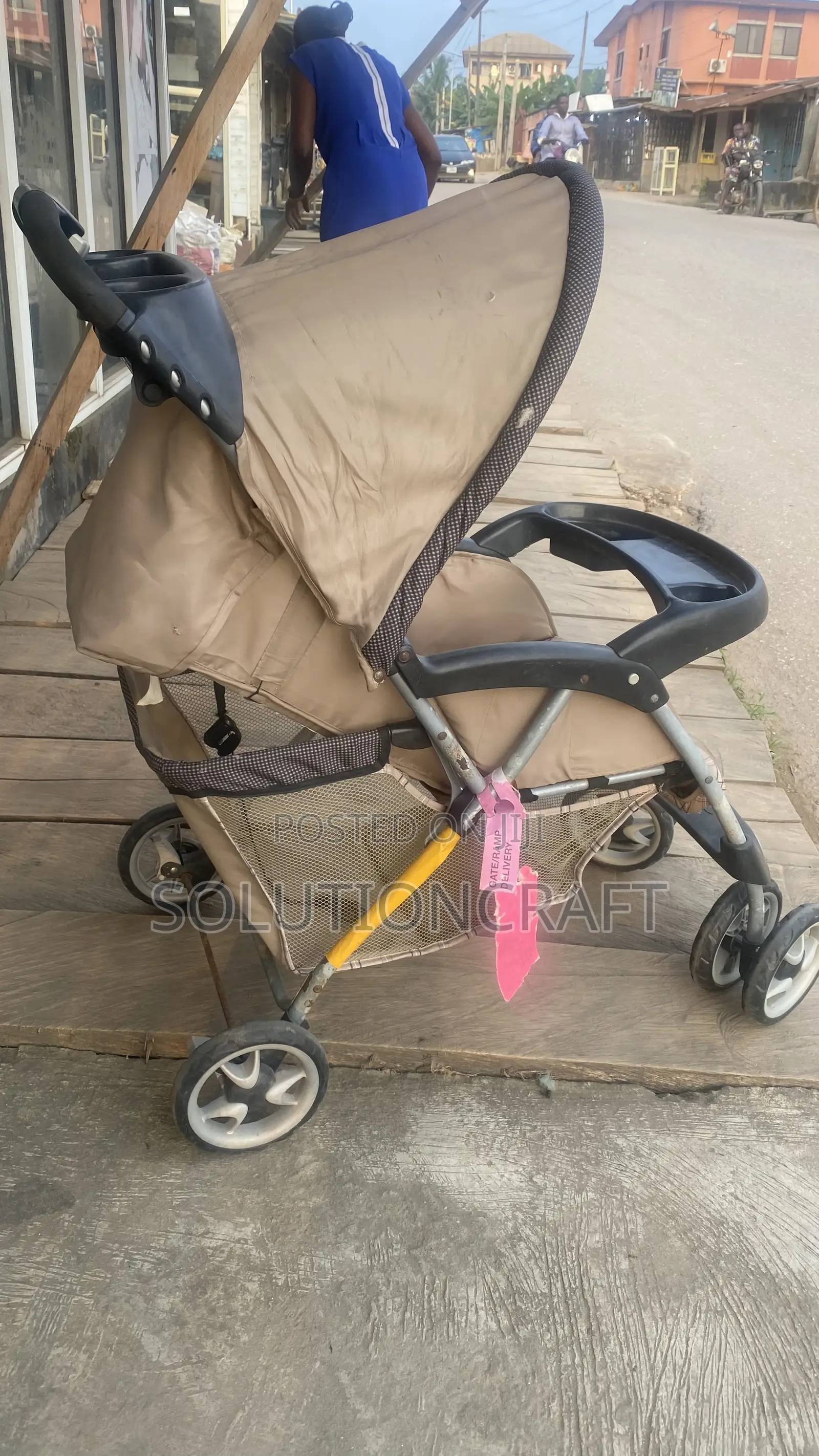 Clean Children Stroller With Storage