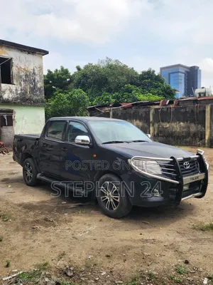 Toyota Hilux 2014 Black