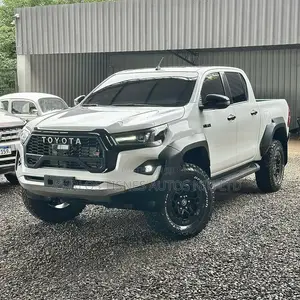 Toyota Hilux 2023 White