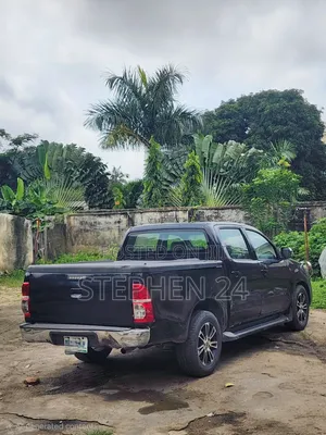 Toyota Hilux 2014 Black