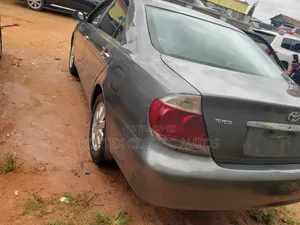 Toyota Camry 2005 Gray