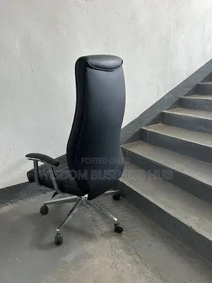 Managerial Office Chair With Ribbed Padding