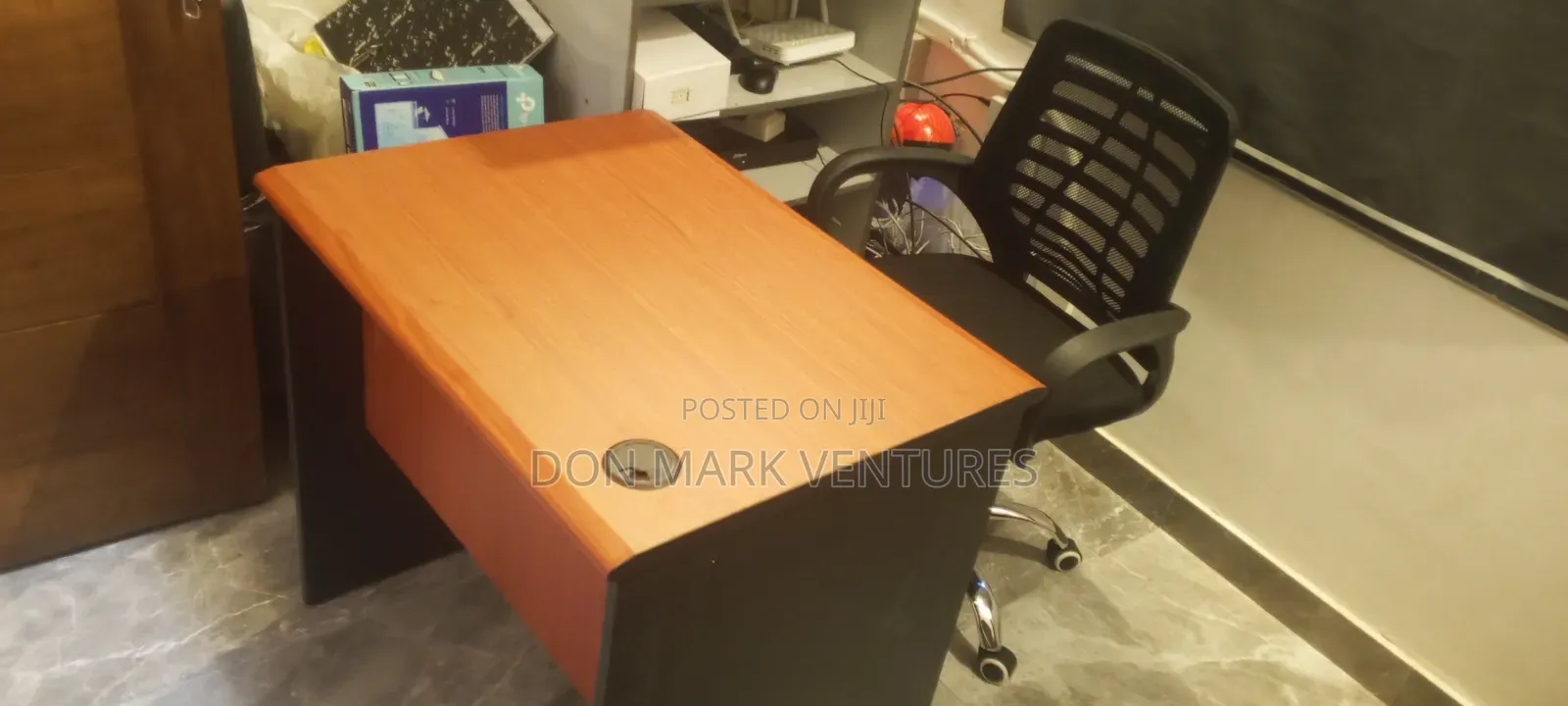 Luxury 3 Ft Office Table