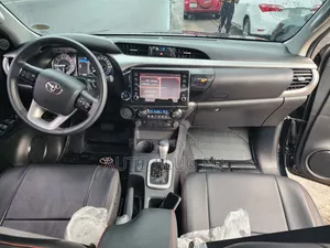 Toyota Hilux 2025 Black