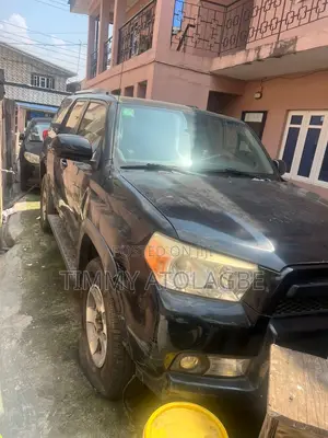 Toyota 4-Runner SR5 4WD 2012 Black