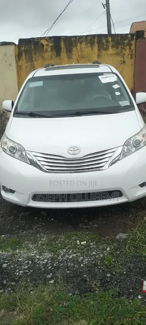 Toyota Sienna LE 7 Passenger Mobility 2012 White