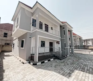 5bdrm House in Sabon Lugbe for sale