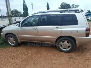 Toyota Highlander 2004 Gold