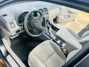 Toyota Camry LE 4dr Sedan (2.5L 4cyl 6AM) 2010 Gray