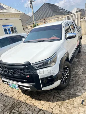 Toyota Hilux 2020 White