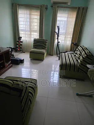 Sitting Room Settee