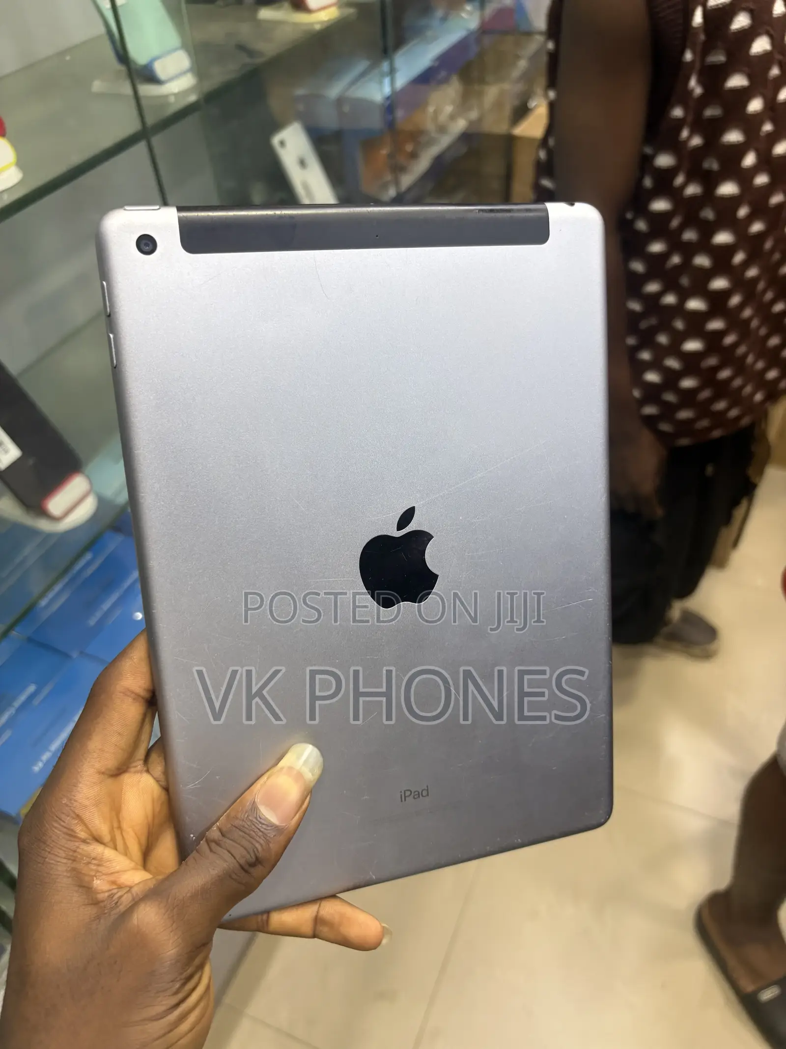 Apple iPad 9.7 32 GB Gray
