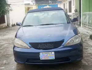 Toyota Camry 2.4 XLE 2005 Blue