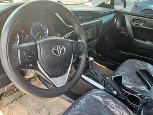 Toyota Corolla LE Eco (1.8L 4cyl 2A) 2018 Silver
