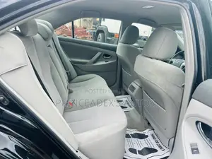 Toyota Camry LE 4dr Sedan (2.5L 4cyl 6A) 2011 Gray