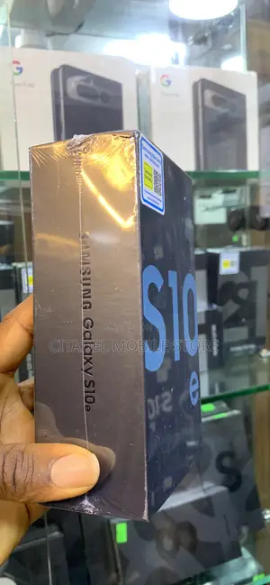 New Samsung Galaxy S10e 128 GB Blue
