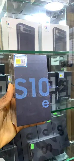 New Samsung Galaxy S10e 128 GB Blue