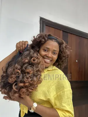 ₦35,000 Human Hair Blend Band Wig – Curly Brown Highlight