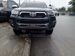 Toyota Hilux 2025 Black