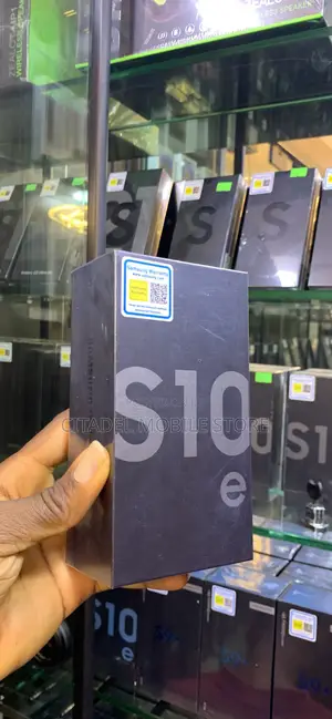 New Samsung Galaxy S10e 128 GB Black