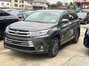 Toyota Highlander XLE 2019 Green