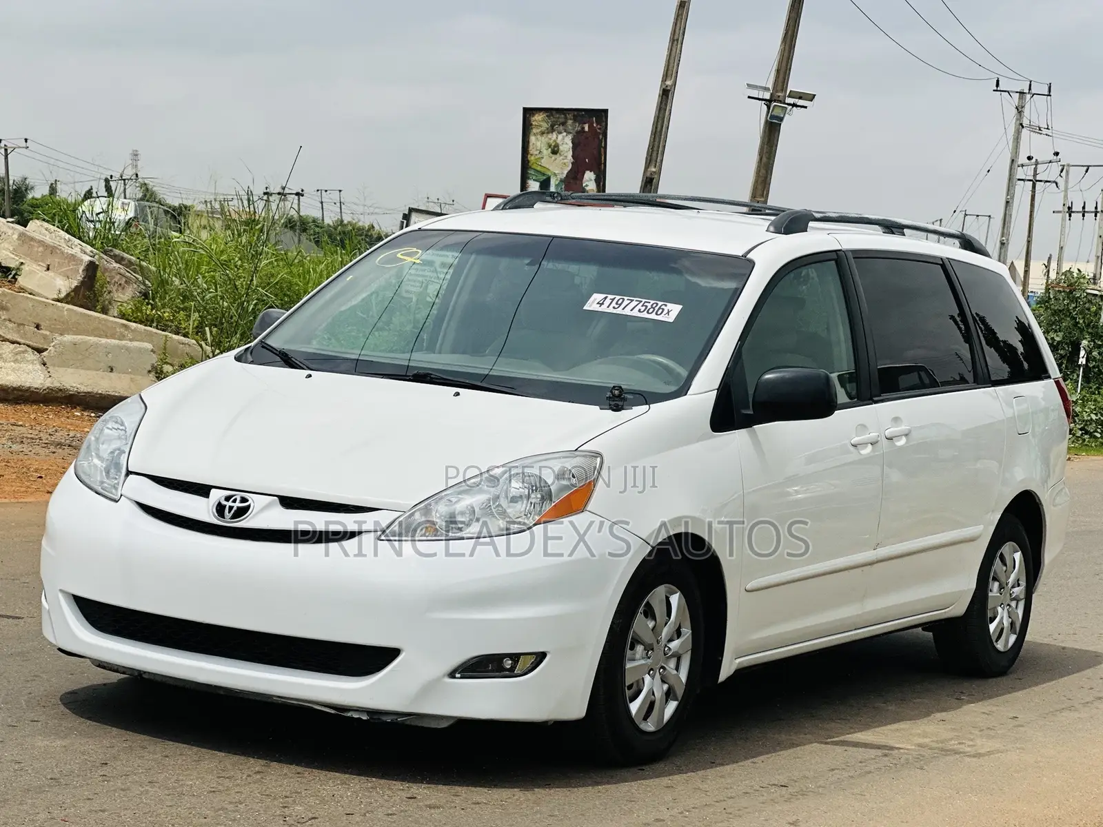 Toyota Sienna LE 2008 White