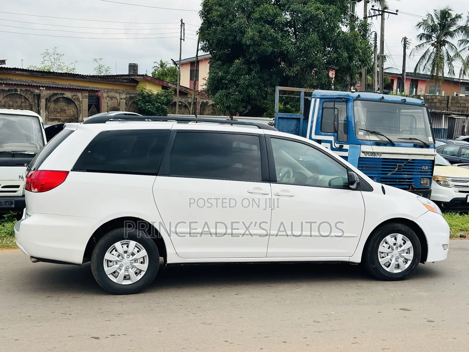 Toyota Sienna LE 2008 White