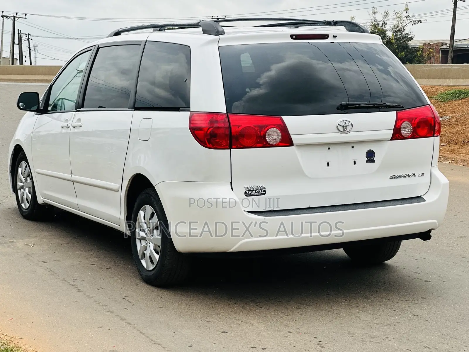 Toyota Sienna LE 2008 White