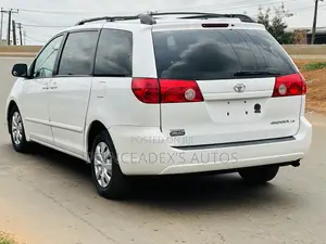 Toyota Sienna LE 2008 White