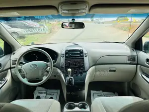 Toyota Sienna LE 2008 White