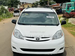 Toyota Sienna LE 2008 White