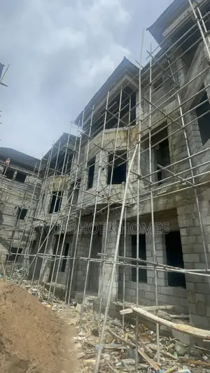 4bdrm Duplex in Life Camp for sale