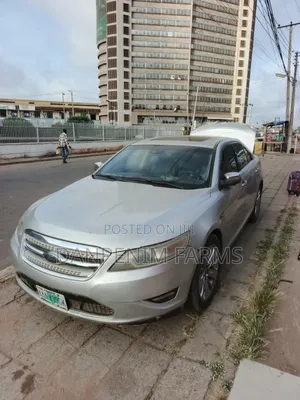 Ford Taurus SE 2012 Gray