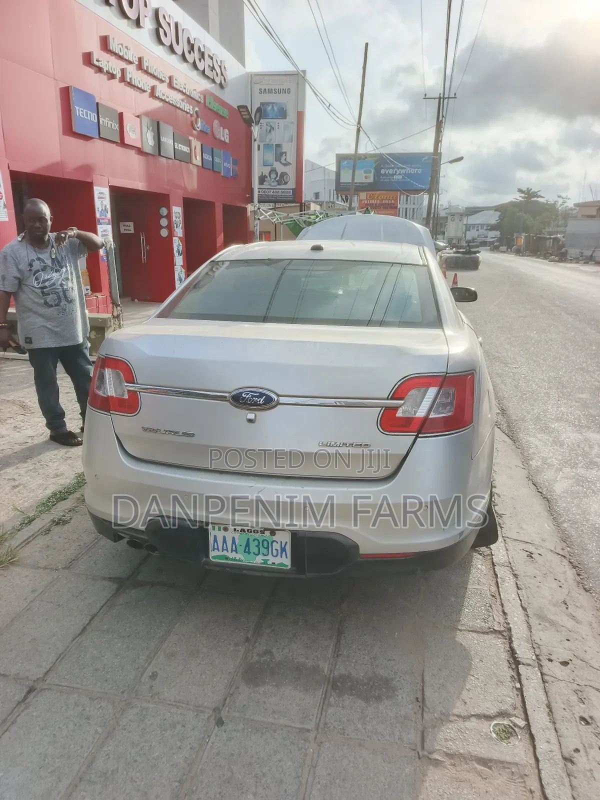 Ford Taurus SE 2012 Gray