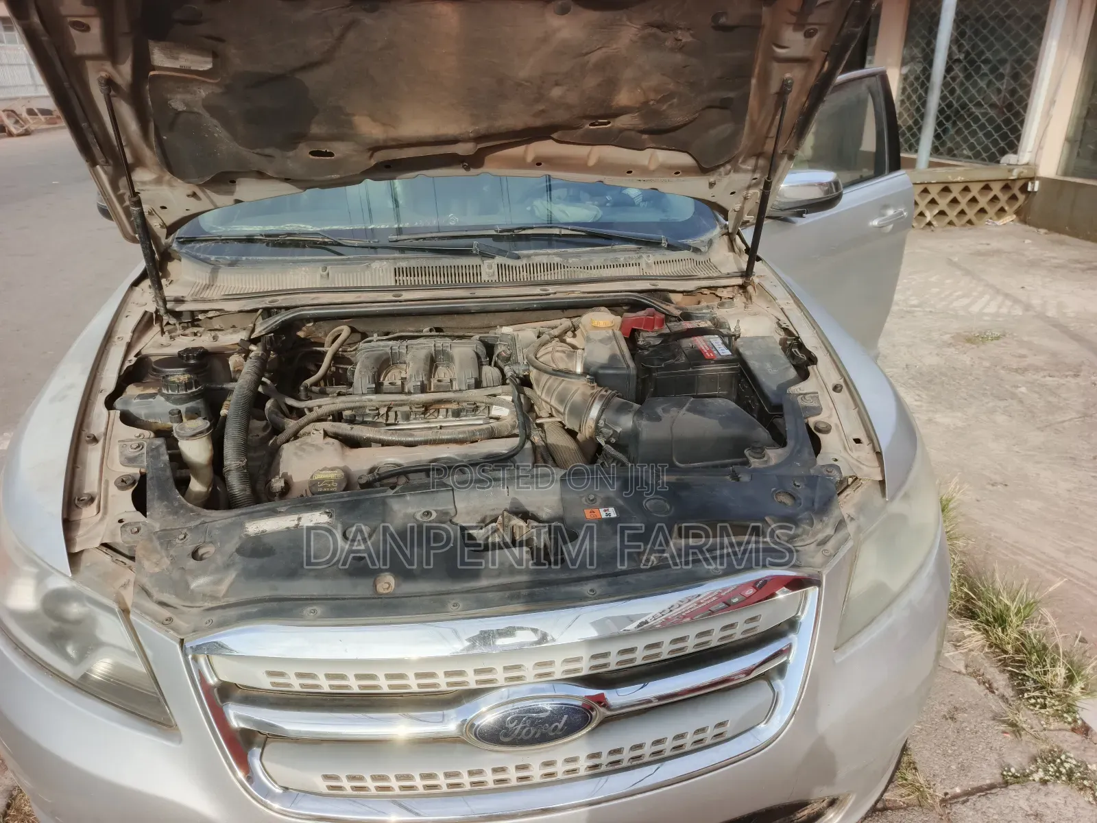 Ford Taurus SE 2012 Gray