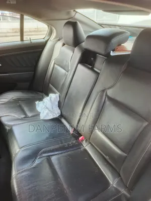 Ford Taurus SE 2012 Gray