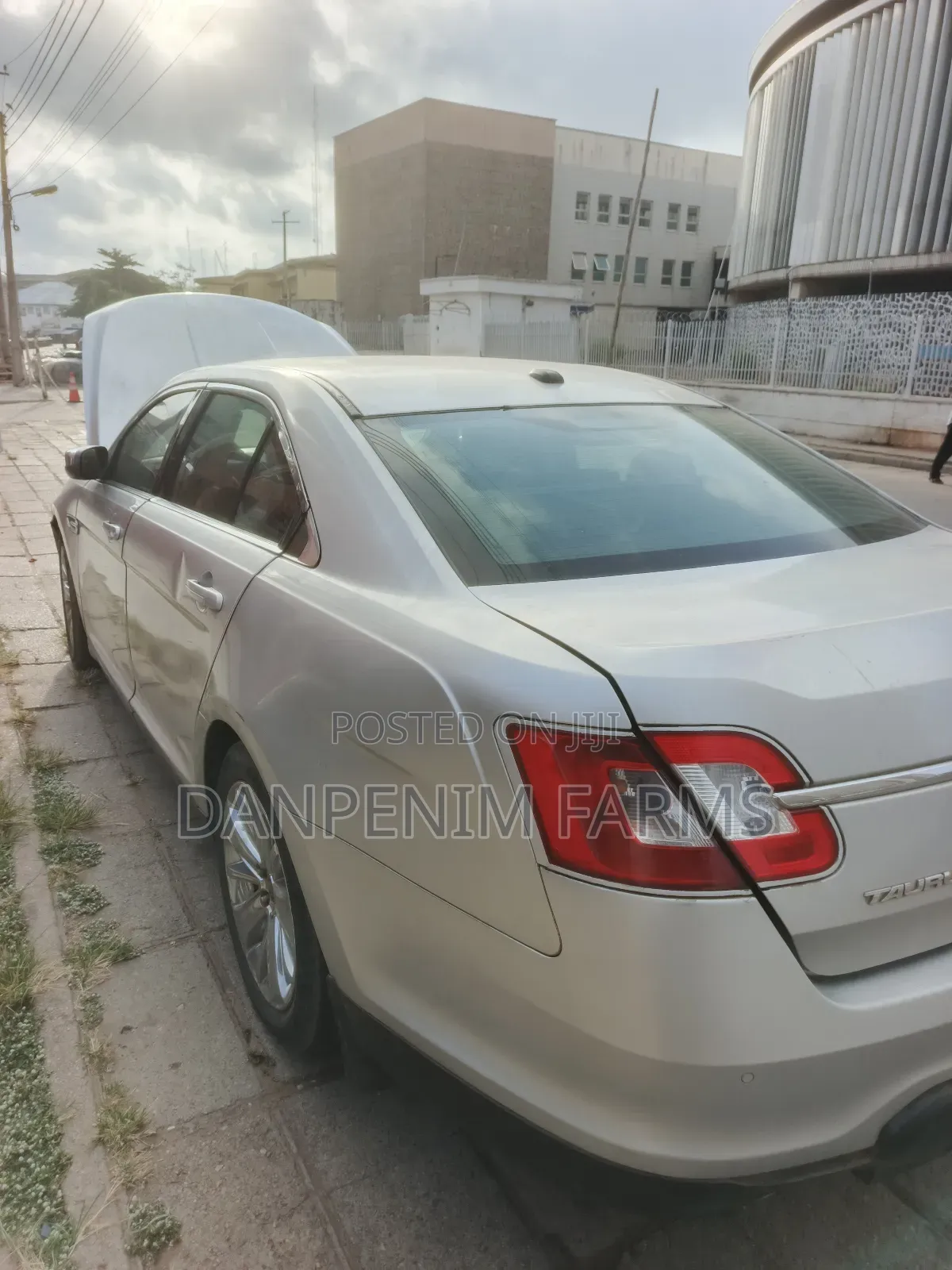 Ford Taurus SE 2012 Gray
