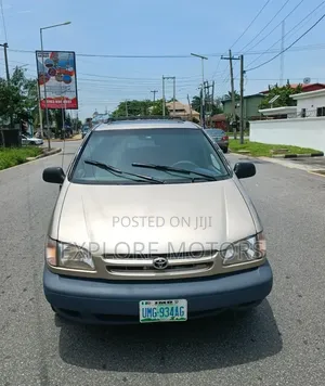Toyota Sienna 2001 Gold