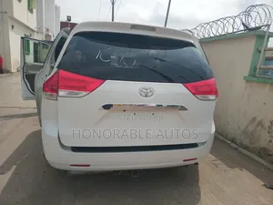 Toyota Sienna 2013 White