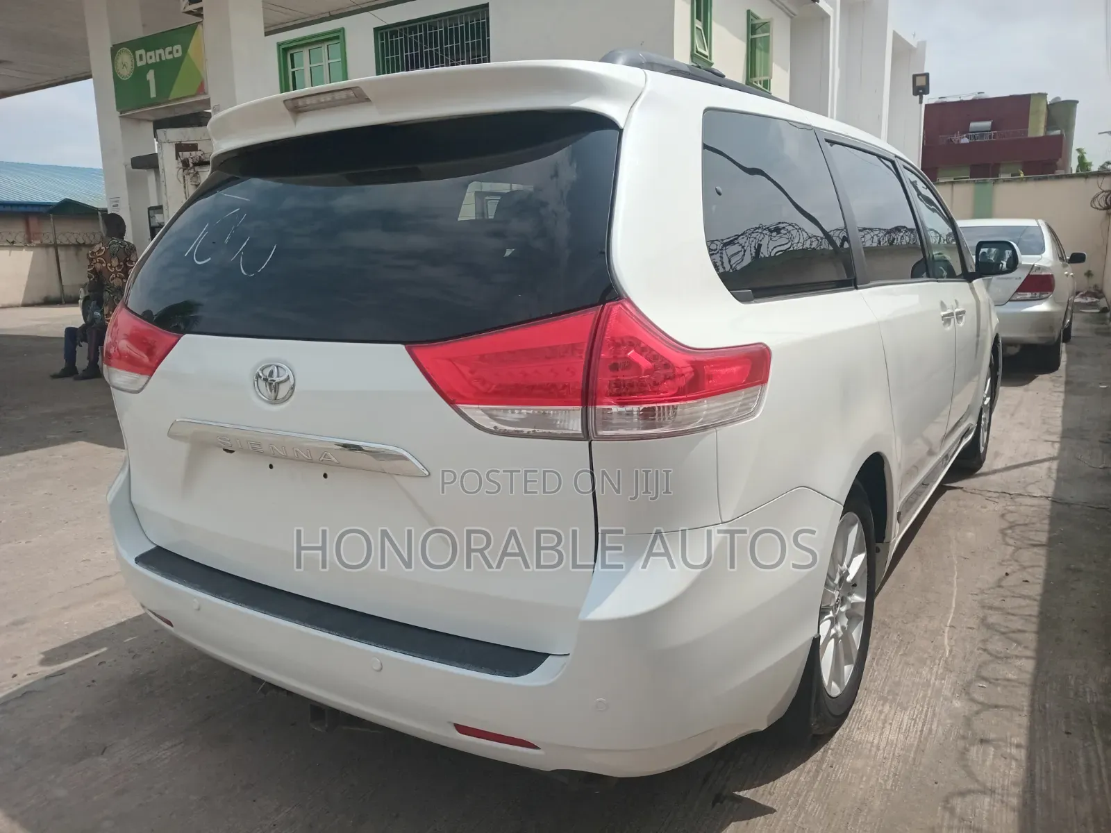 Toyota Sienna 2013 White