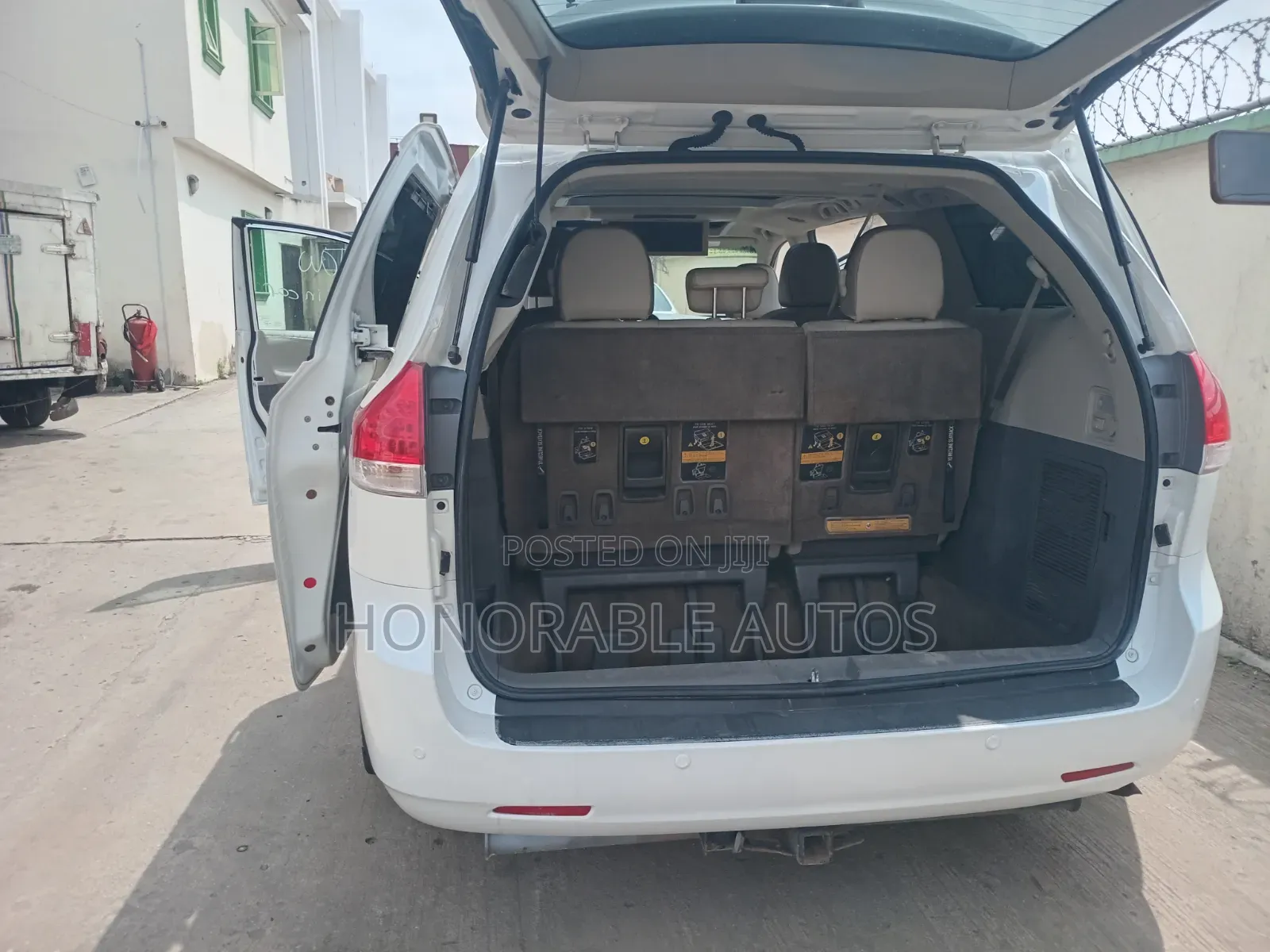 Toyota Sienna 2013 White