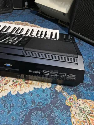 Yamaha PSR S975