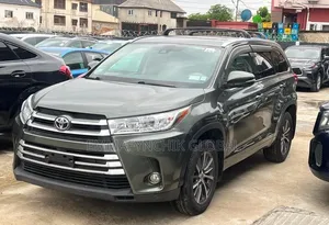 Toyota Highlander XLE 2019 Gray