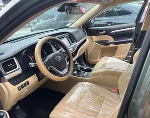 Toyota Highlander XLE 2019 Gray