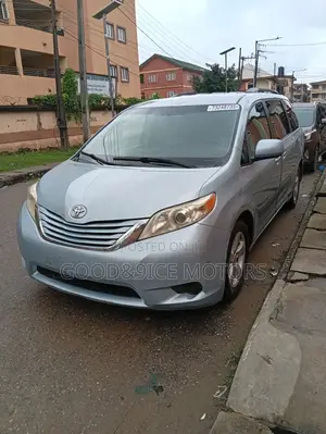 Toyota Sienna LE 7-Passenger 4dr Minivan AWD (3.5L 6cyl 6A) 2015 Blue