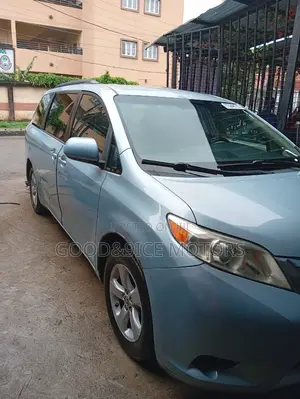 Toyota Sienna LE 7-Passenger 4dr Minivan AWD (3.5L 6cyl 6A) 2015 Blue