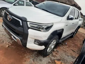Toyota Hilux 2018 White