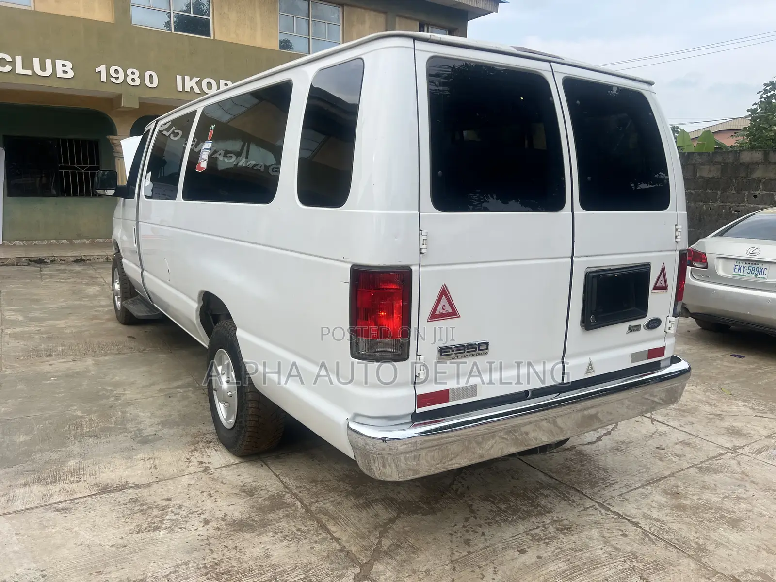 Ford E-350 2011 White